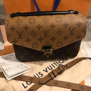 Louis Vuitton Pochette Métis in reverse  NWT 8/19